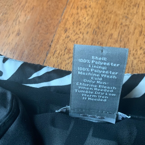 Ann Taylor sleeveless top - Picture 5 of 6